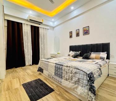 Greater Noida Bed & Breakfast | Blooming BNB