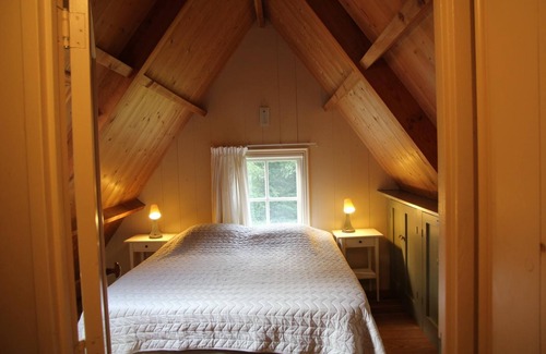 Municipality of Bergen Cottage | Blooming Cottage - One Bedroom Cottage, Sleeps 2