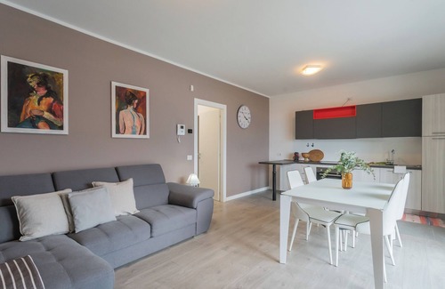 Aurogna Apartment | Blooms by the Lake by Rent all Como