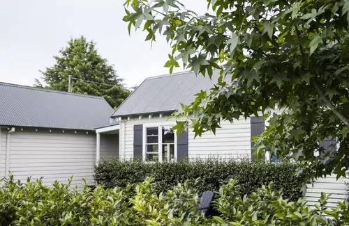 Burradoo Cottage | Blossom Cottage