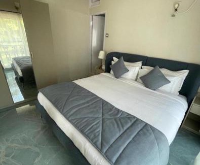 Ayodhya Hotel | Blossom Rooms Family Stay