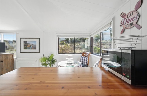 Nubeena House | Blossoms on the Bay - Nubeena
