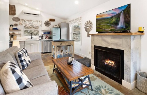 Blowing Rock Cottage | Blowing Rock Clementine Cottage at Doe Creek - Hot Tub, Pond, Acres to Explore!
