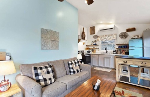 Blowing Rock Cottage | Blowing Rock Clementine Cottage at Doe Creek - Hot Tub, Pond, Acres to Explore!