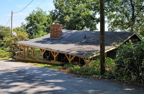 Apple Ridge Ski Chalet | Blowing Rock Skies Open for Bookings! Views, AC