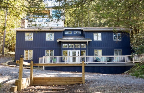 Swanton House | Blue Anchor- 8 bedrooms with indoor pool and movie theater