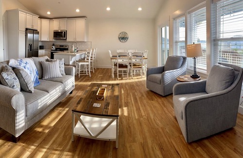 Ocean Shores Cottage | Blue Anchor Cottage - pet friendly retreat! Game Room!