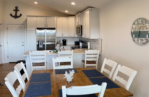 Ocean Shores Cottage | Blue Anchor Cottage - pet friendly retreat! Game Room!