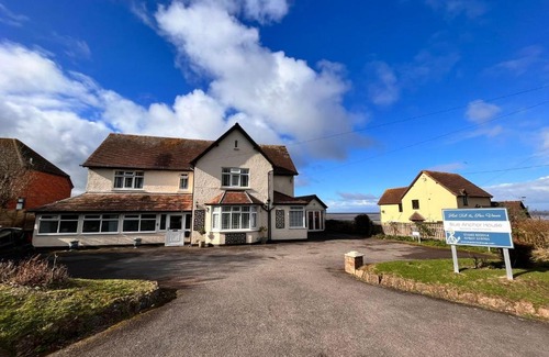 Blue Anchor Apartment | Blue Anchor House - Seaview, Hot Tub Apartments