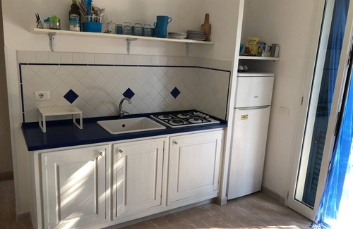 Marzamemi Villa | Blue and white malsine in Marzamemi