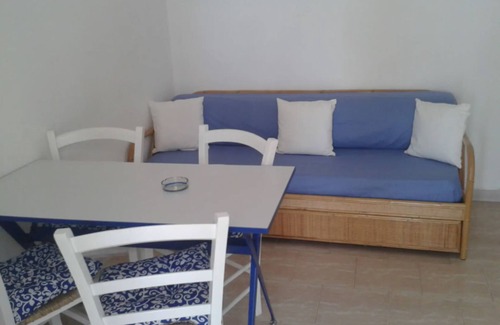 Marzamemi Villa | Blue and white malsine in Marzamemi