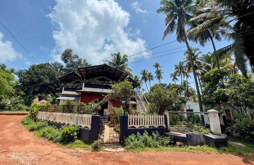 Anjuna Villa | Blue Azure 5BR Villa walk to beach in Goa by Homeyhuts
