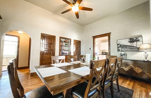 Colorado Springs House | Blue Barn West Side Getaway mins to center, trails