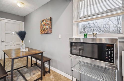 Cleveland House | Blue Bayou - 3 bedroom 1.5 bath in South Cleveland: king bed up to 8 guests