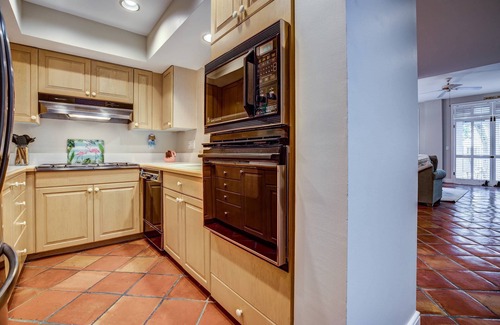 Truman Annex Condo | Blue Bayou: Ideal Key West Location W/Shared Pool, Steps from Beach, Duval Street & Mallory Square!