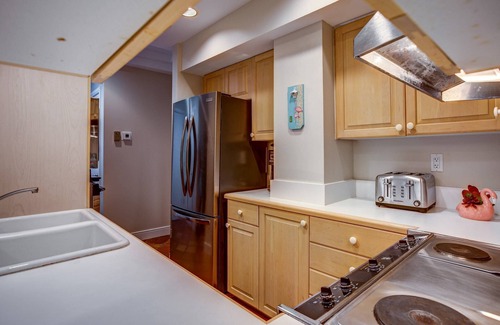 Truman Annex Condo | Blue Bayou: Ideal Key West Location W/Shared Pool, Steps from Beach, Duval Street & Mallory Square!