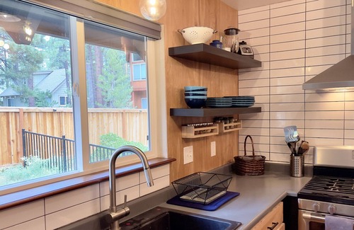 Pioneer Trail House | Blue Bear Cabin - EV Charger + Family Friendly!