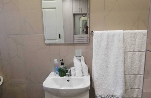 Doonside Bed & Breakfast | Blue bird 3 guest house, relaxing safe secure suite 5 min to beach