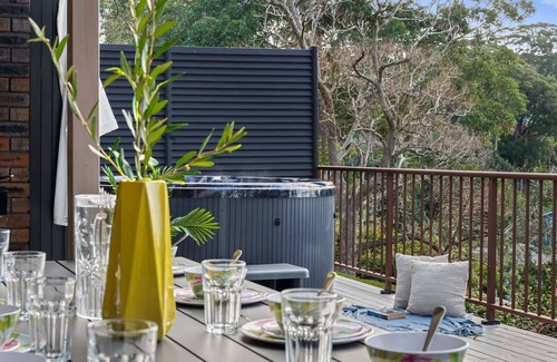 Terrigal House | “Blue Bird” – Oceanview, Spa & Games Room