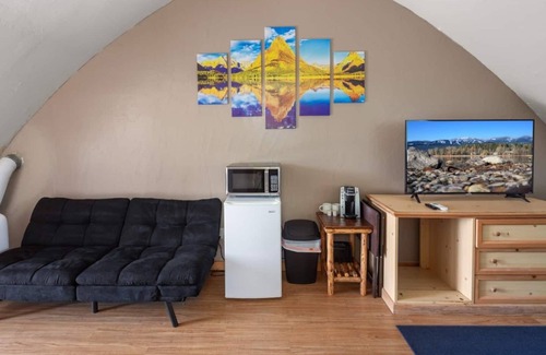 Coram Apartment | Blue Bird Studio! 6 miles to Glacier National Park