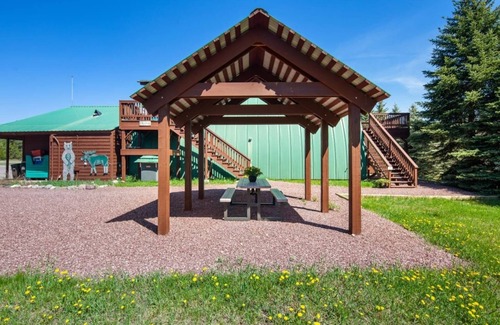 Coram Apartment | Blue Bird Studio! 6 miles to Glacier National Park