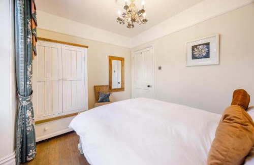 Chagford Apartment | Blue Bliss - Sumptuous, Period Apartment