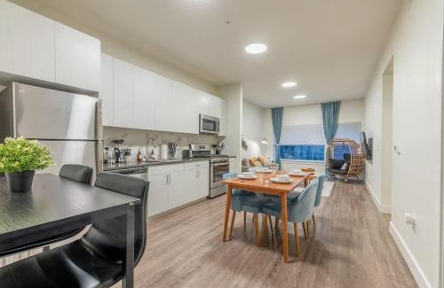 East Orange Apartment | Blue Breakaway with Free Parking and Sleeps 9, Book 7 days, Get 20 Percent OFF