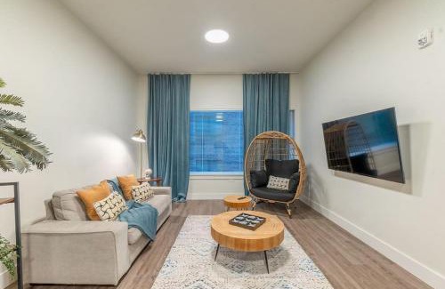 East Orange Apartment | Blue Breakaway with Free Parking and Sleeps 9, Book 7 days, Get 20 Percent OFF