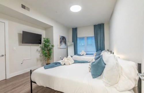 East Orange Apartment | Blue Breakaway with Free Parking and Sleeps 9, Book 7 days, Get 20 Percent OFF