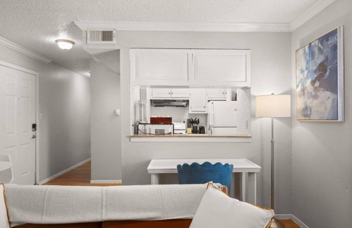 Brentwood Apartment | Blue Brentwood Suite! | Great for ACL, F1, More!