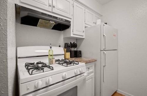 Brentwood Apartment | Blue Brentwood Suite! | Great for ACL, F1, More!