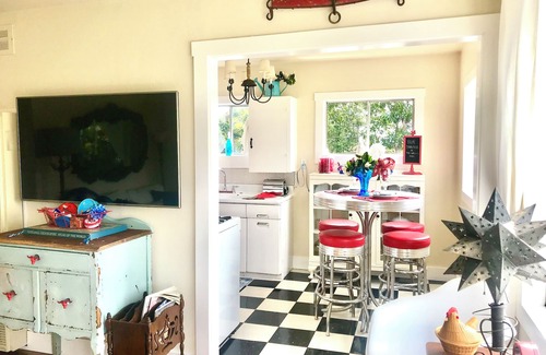 Oak Park Apartment | Blue Bungalue@The Whiskey Hotel, a Funky Penthouse