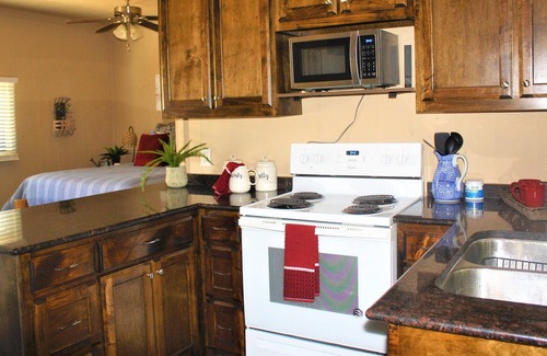 Bryan County Cabin | Blue Cabin With Red River Access