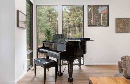Saugatuck House | Blue Cedar | 5 BR | Lake Access | Hot Tub