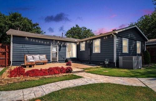 Broken Arrow House | Blue Cedar Poolside Retreat: 3-bedroom home in Broken Arrow with full amenities