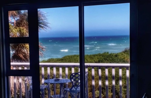 Paradise Beach House | Blue Chill. The perfect place to relax and unwind. Right on the beach!