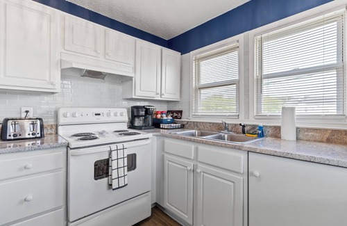 Myrtle Beach Apartment | Blue Citadel: Royal Abode 2 Blocks From the Beach!