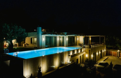 Saronikos Villa | Blue Coast Villa | Luxurious, Modern Villa on the Athenian Riviera near beaches