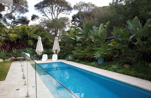 Rye House | Blue Costal Haven Retreat - With Swimming Pool