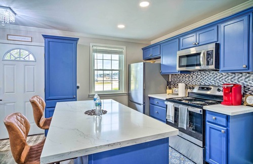 Highlands - Perkins House | 'Blue Cottage in the Bayou' w/Private Yard!
