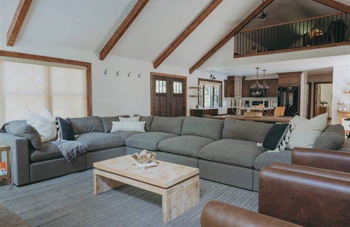 Kunkletown Cabin | Blue Creek Chalet with luxurious beds, pickleball, hot tub, fireplace, pool table & more