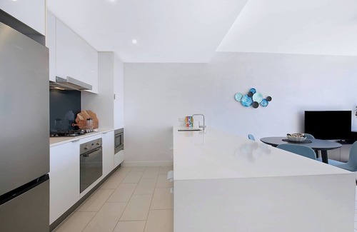 Fortitude Valley Apartment | Blue Crush Resort style Chic near CBD