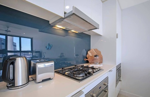 Fortitude Valley Apartment | Blue Crush Resort style Chic near CBD
