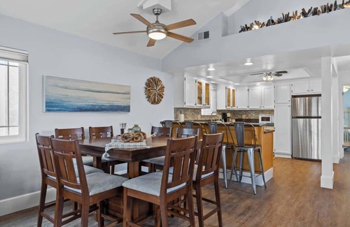 Silver Strand House | Blue Crush with SUP, Rooftop Deck & Firepit