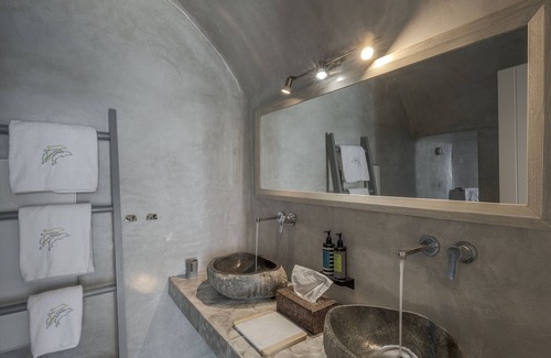 Firostefani Hotel | Blue Dolphins Apartments & Suites