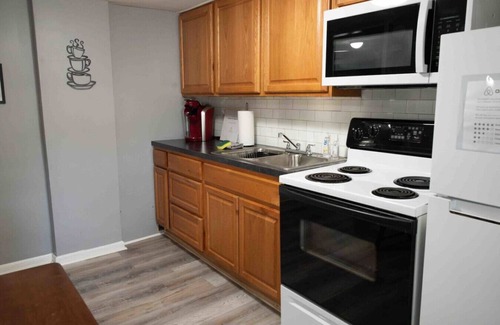 Massillon Apartment | Blue Door Apartment - No Cleaning Fees