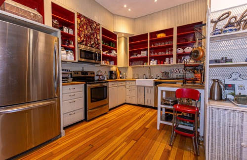 Alma Apartment | Blue Door Inn- Entire Building