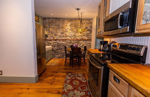 Alma Apartment | Blue Door Inn- Entire Building