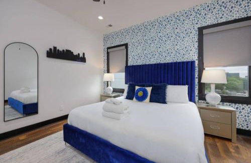 Edgehill House | Blue Dreams 4 Bedroom 4.5 Bath with Rooftop Lounge