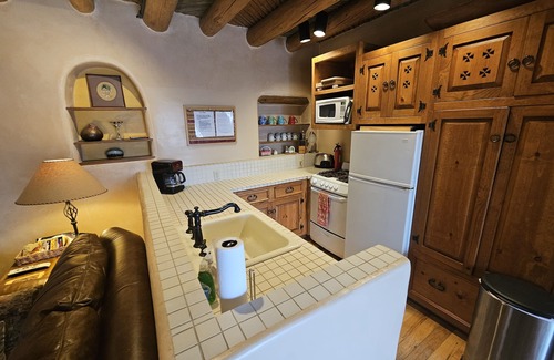 Taos House | Blue Elk Casa enclosed Patio with Hot Tub Air Conditioned Walk to Plaza